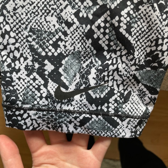 Nike pro spandex (snake skin print) - Picture 14 of 16